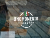 Projekt graficzny, nazwa firmy, tworzenie logo firm Logo dla włoskiej pizzeri Unomomento - Johan