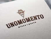 Projekt graficzny, nazwa firmy, tworzenie logo firm Logo dla włoskiej pizzeri Unomomento - JEDNOSTKA  KREATYWNA
