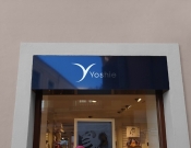 Projekt graficzny, nazwa firmy, tworzenie logo firm Yoshie - sklep z artykułami beauty - noon